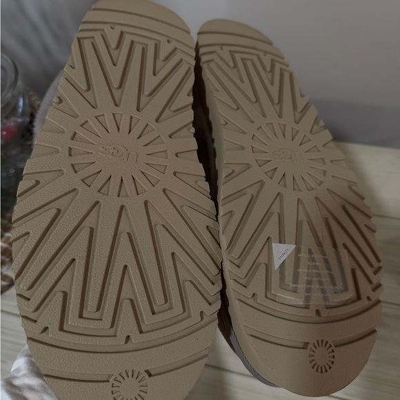 UGG Women's Gray Sheepskin Slippers - Picture 6 of 6